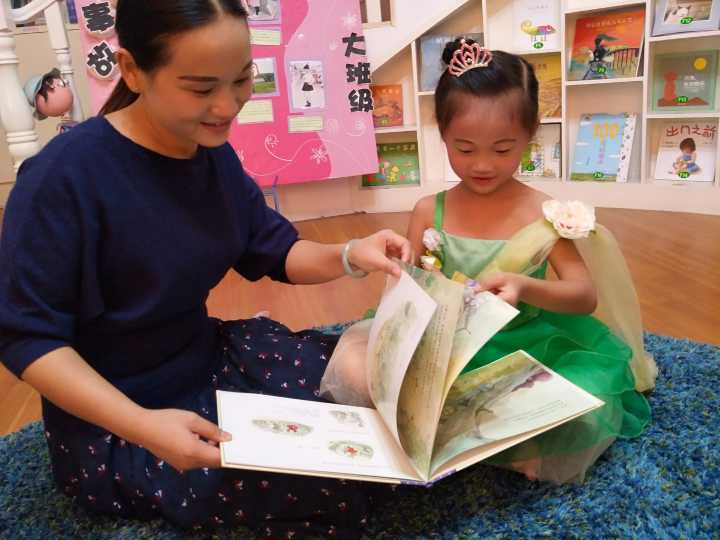 書香校園，閱讀幸?？鞓?——公明第二幼兒園閱讀月系列活動報道