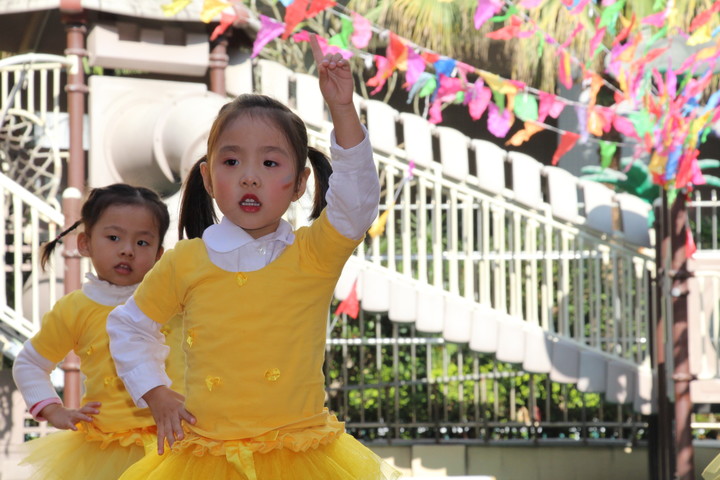 炫彩多世界，走向新時(shí)代”慶集團(tuán)20周年級(jí)組決賽暨頒獎(jiǎng)典禮